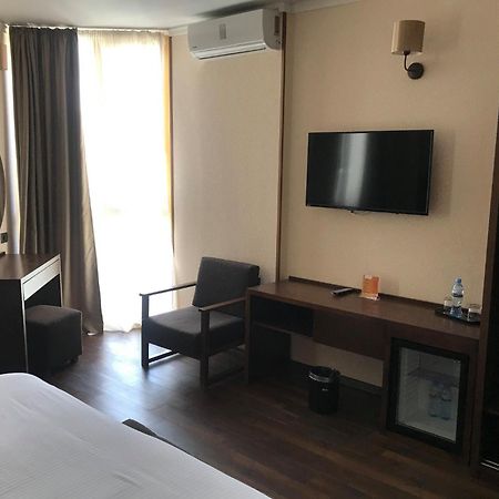 Hotel Corner Inn Batumi Exterior foto