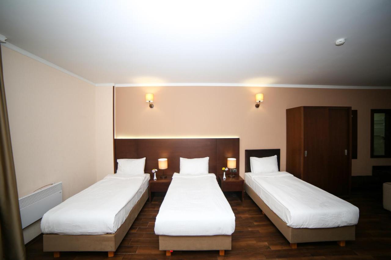 Hotel Corner Inn Batumi Exterior foto