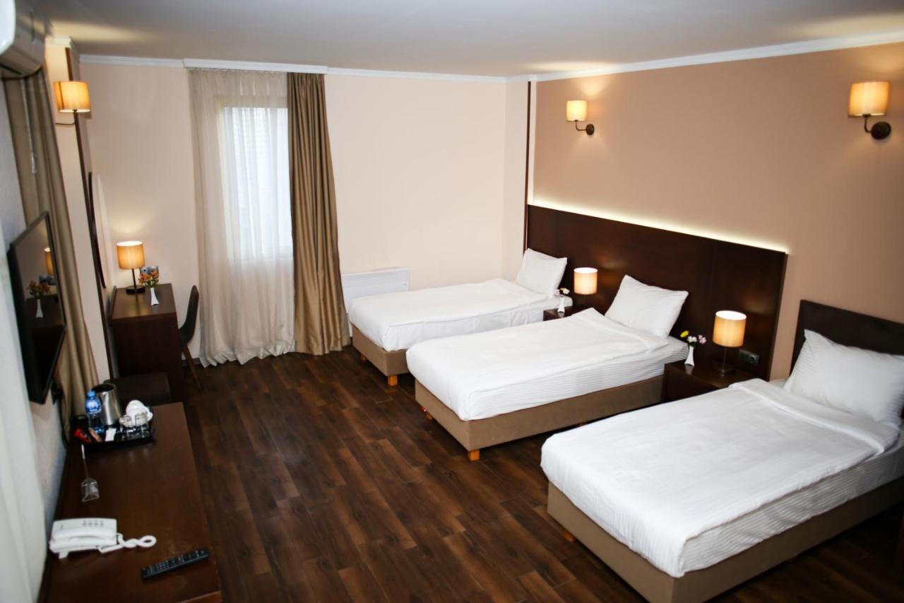 Hotel Corner Inn Batumi Exterior foto