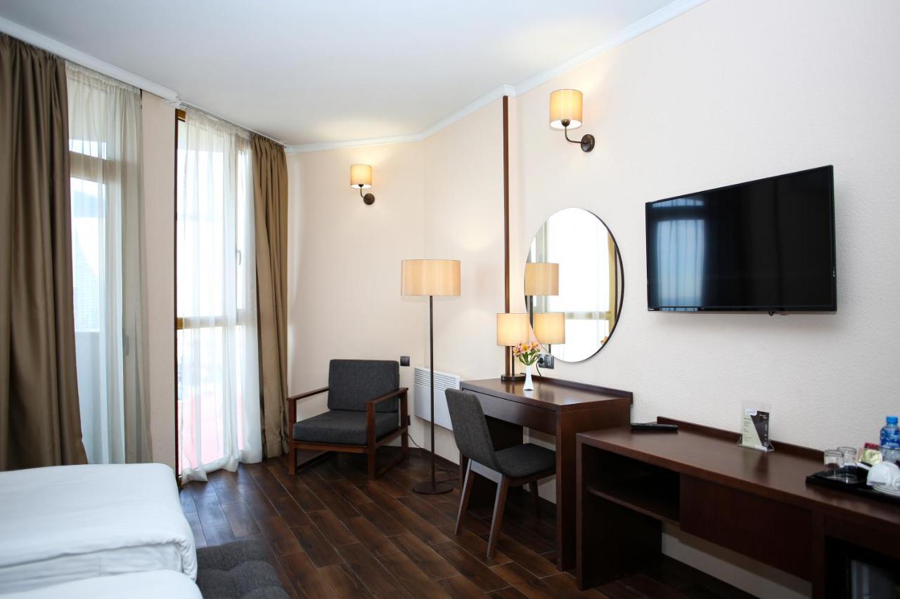Hotel Corner Inn Batumi Exterior foto