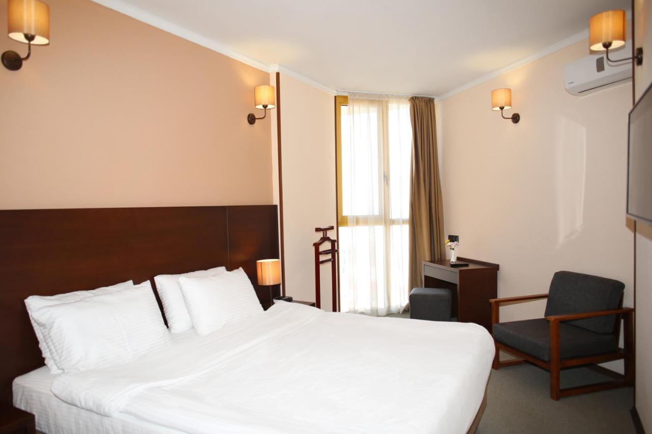 Hotel Corner Inn Batumi Exterior foto