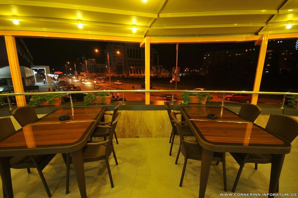 Hotel Corner Inn Batumi Exterior foto