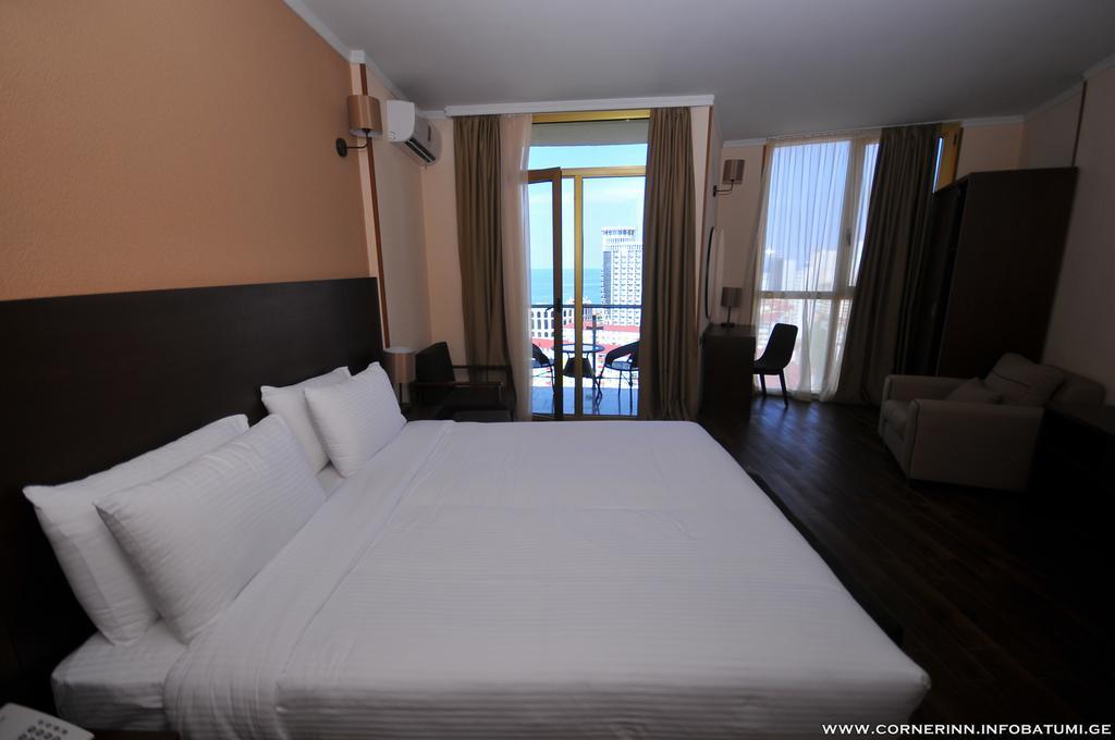 Hotel Corner Inn Batumi Exterior foto