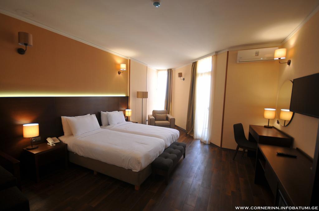 Hotel Corner Inn Batumi Exterior foto