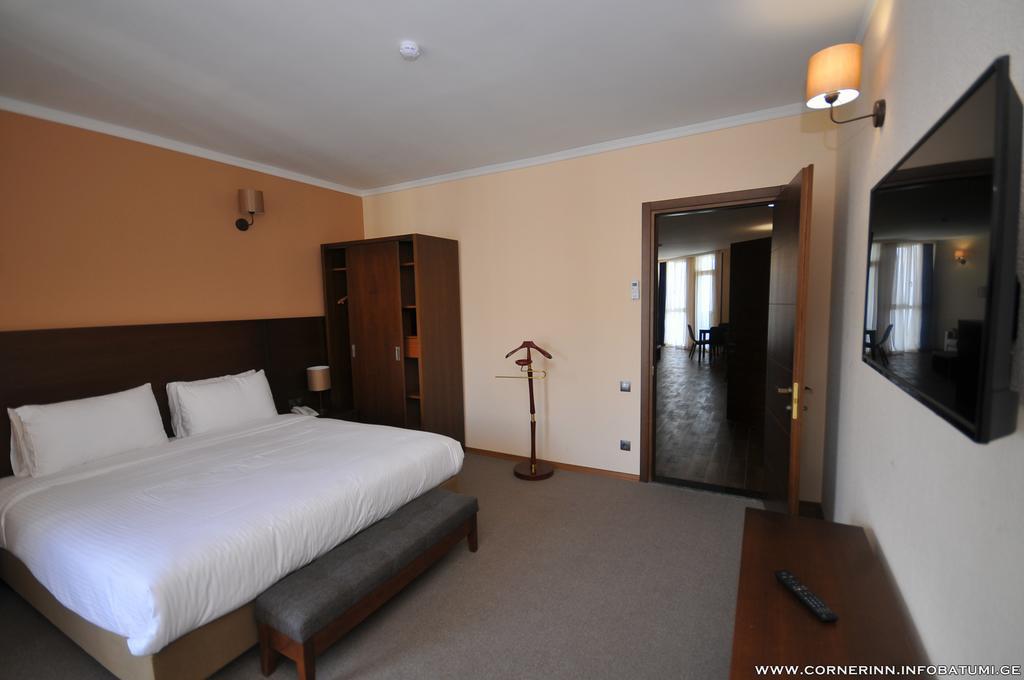 Hotel Corner Inn Batumi Exterior foto